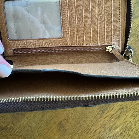 Michael Kors Wallet wristlet - Picture 2 of 5